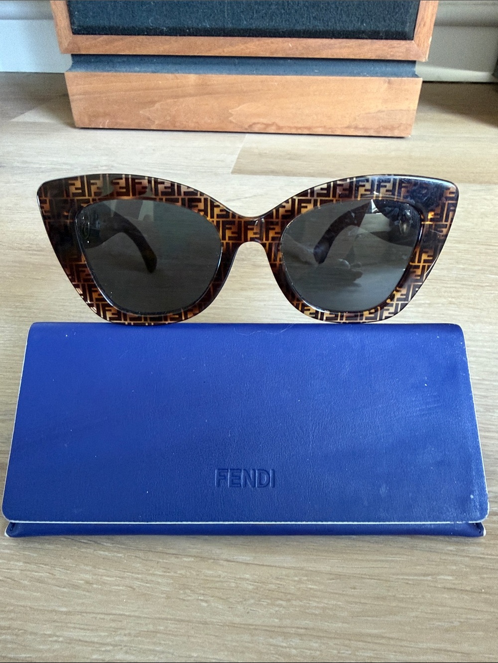 Fendi Brown Tortoiseshell FF-Logo Roma Cat Eye Sunglasses